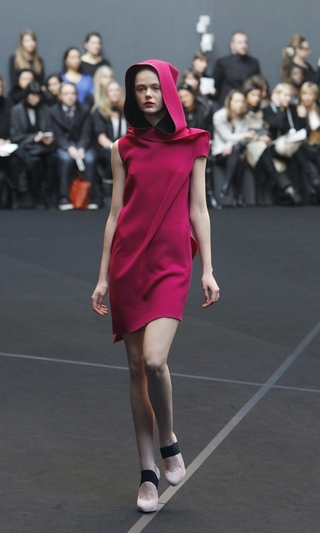 Illustration for article titled Roland Mouret The Avant-Garde Manqué